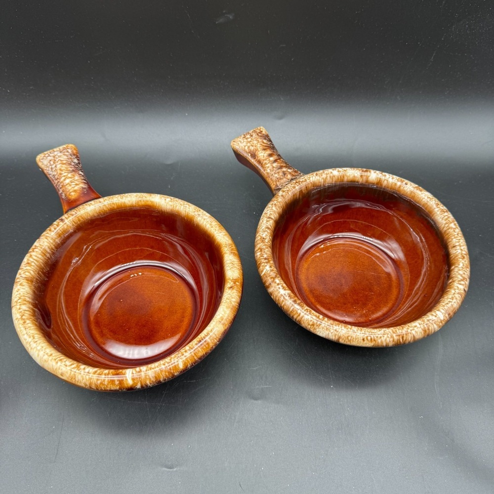 Set of 2 Vtg HULL POTTERY Soup Bowls w/Handle and Lids Oven Proof Drip Glazed